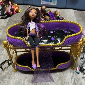 Monster High Room to Howl Bunk Bed & Clawdeen Wolf Doll